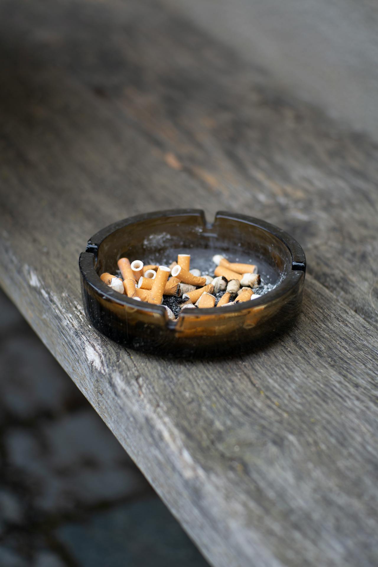 Reino Unido prohíbe vender tabaco de por vida a los nacidos desde 2009 y España estudia replicar la medida Reino Unido prohíbe vender tabaco de por vida a los nacidos desde 2009 y España estudia replicar la medida