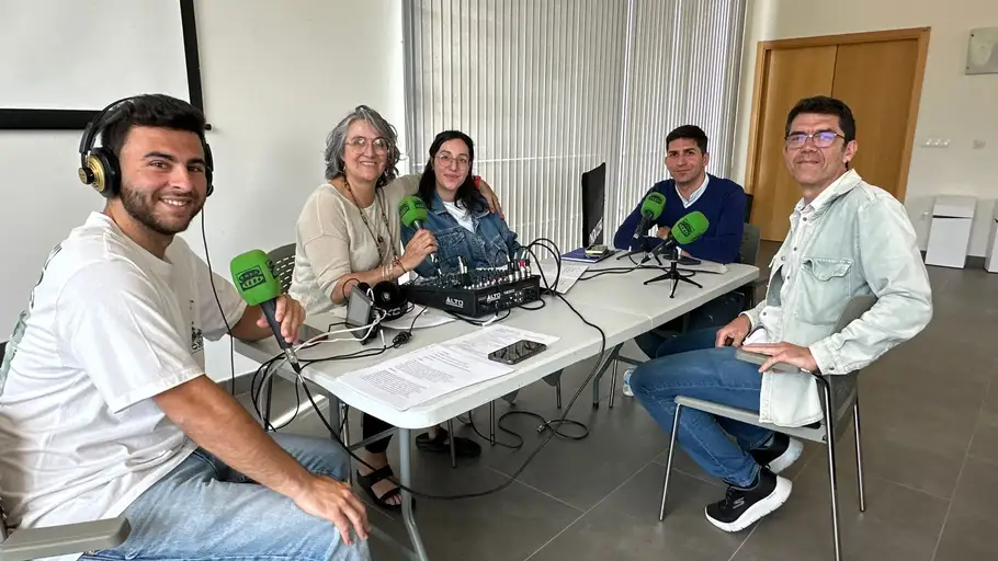 Jorge Marín, Concha Montes, Ana Umbría, Juan Luis Villalón y Javier Martos en Casares Jorge Marín, Concha Montes, Ana Umbría, Juan Luis Villalón y Javier Martos en Casares