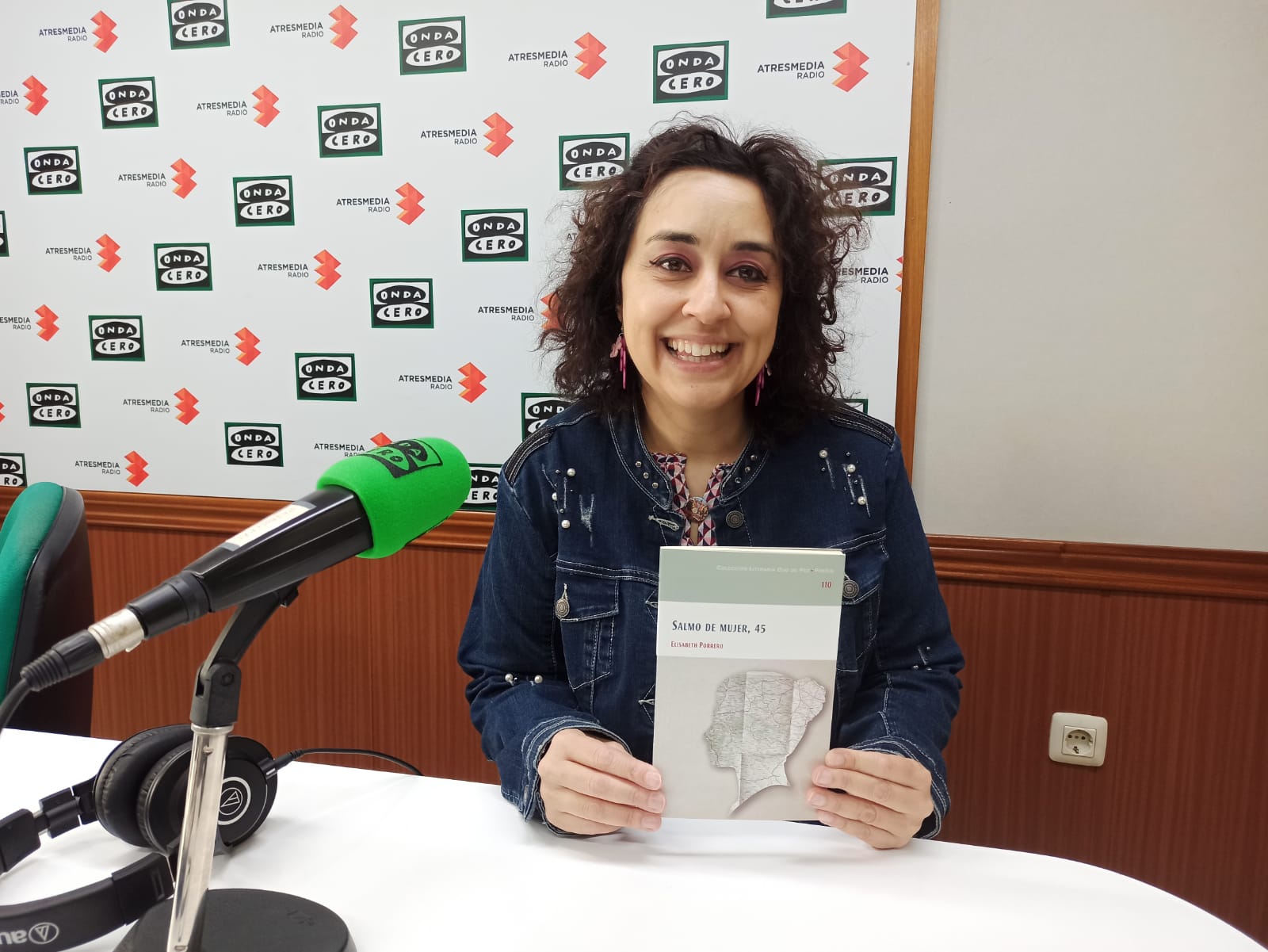 La poeta ciudadrealeña Elisabeth Porrero presenta 'Salmo de Mujer, 45' La poeta ciudadrealeña Elisabeth Porrero presenta 'Salmo de Mujer, 45'