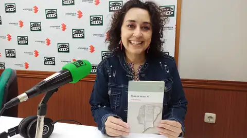 Elisabeth Porrero Elisabeth Porrero con su libro 'Salmo de mujer, 45'