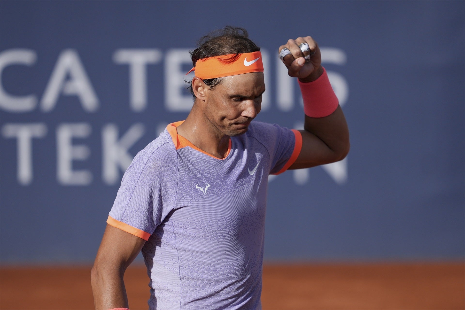 Rafa Nadal cae eliminado del Conde de Godó tras perder ante De Miñaur en dos sets Rafa Nadal cae eliminado del Conde de Godó tras perder ante De Miñaur en dos sets