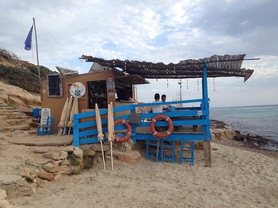 La polémica por la concesión de los quioscos de playa y los actos programados para Sant Jordi protagonizan el Formentera al día La polémica por la concesión de los quioscos de playa y los actos programados para Sant Jordi protagonizan el Formentera al día