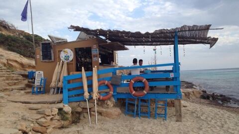 La pol&eacute;mica por la concesi&oacute;n de los quioscos de playa en la isla llegan al Formentera al d&iacute;a