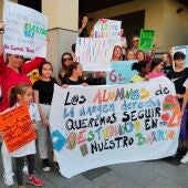 Familias de la Margen Derecha de Badajoz reclaman más plazas para matricular a sus hijos en los institutos de la zona