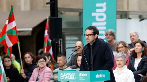 El candidato de EH Bildu a lehendakari, Pello Otxandiano este mi&eacute;rcoles./ EFE/ Miguel To&ntilde;a