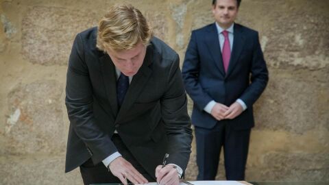 El alcalde Ignacio Gragera firma el convenio de colaboraci&oacute;n con la Junta de Extremadura para reabrir la Aspex.
