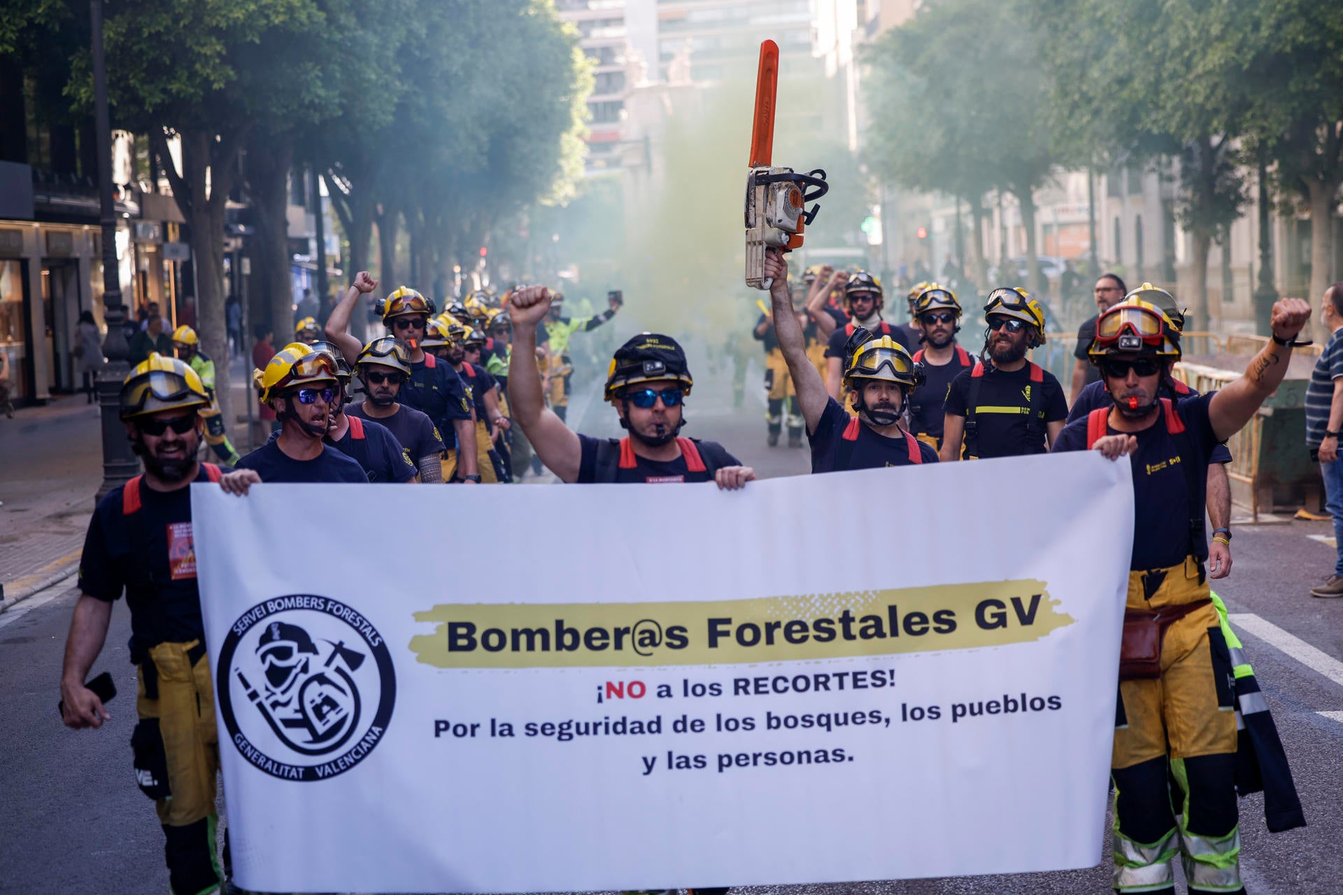 Mazón se reunirá con los bomberos forestales, quienes advierten: "No más cantos de sirena" Mazón se reunirá con los bomberos forestales, quienes advierten: "No más cantos de sirena"