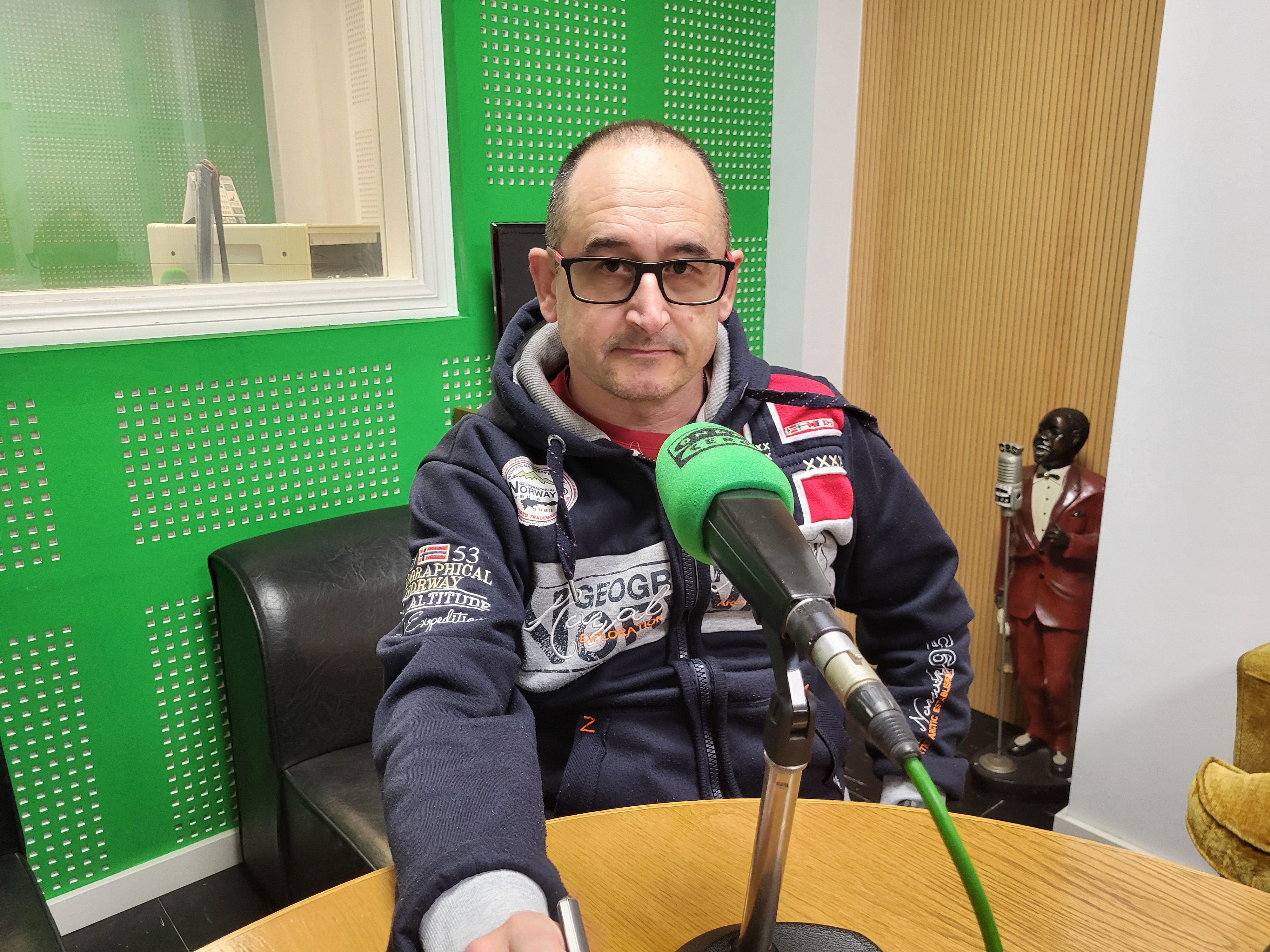 O ex edil de DO Telmo Ucha cree que o Alcalde de Ourense cobra indebidamente O ex edil de DO Telmo Ucha cree que o Alcalde de Ourense cobra indebidamente