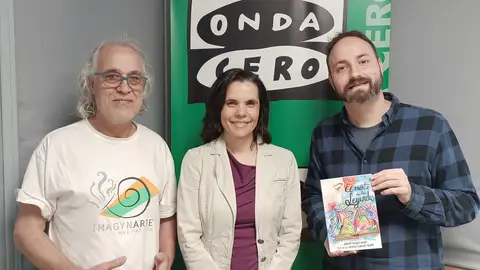 La asociación cultural Océanos de Tinta organiza un recital poético musicalizado para conmemorar el 25 aniversario de Alcalá de Henares como Ciudad Patrimonio de la Humanidad Alberto Blanco, presidente de Océanos de Tinta, y Antonio González, responsable de Eventos, en Más de uno Alcalá