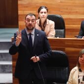 Adrián Barbón responde a las preguntas de la oposición sobre el vial de Jove en JGPA