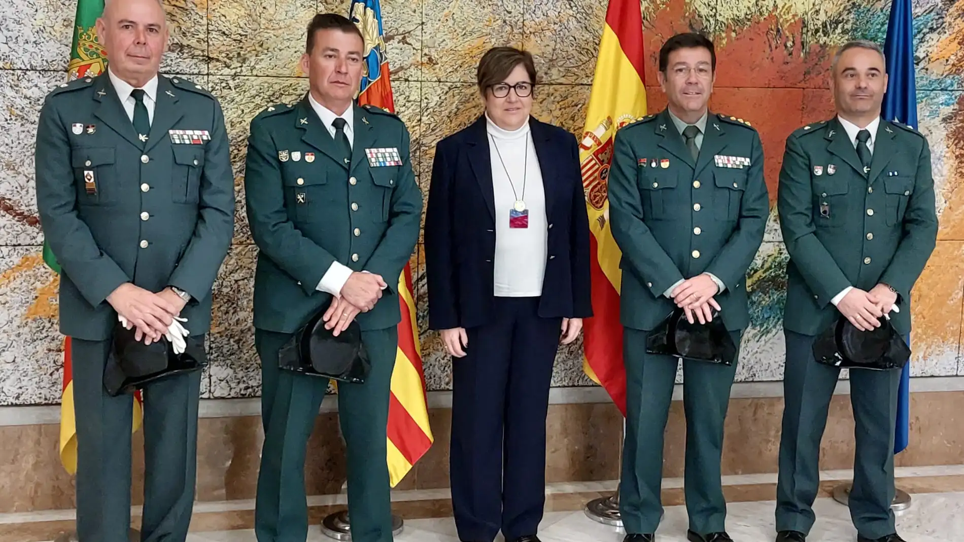 La subdelegada del Gobierno en Castellón, Antonia García Valls, ha recibido en la sede de la subdelegación a tres nuevos Comandantes de la Guardia Civil destinados a la provincia de Castellón.