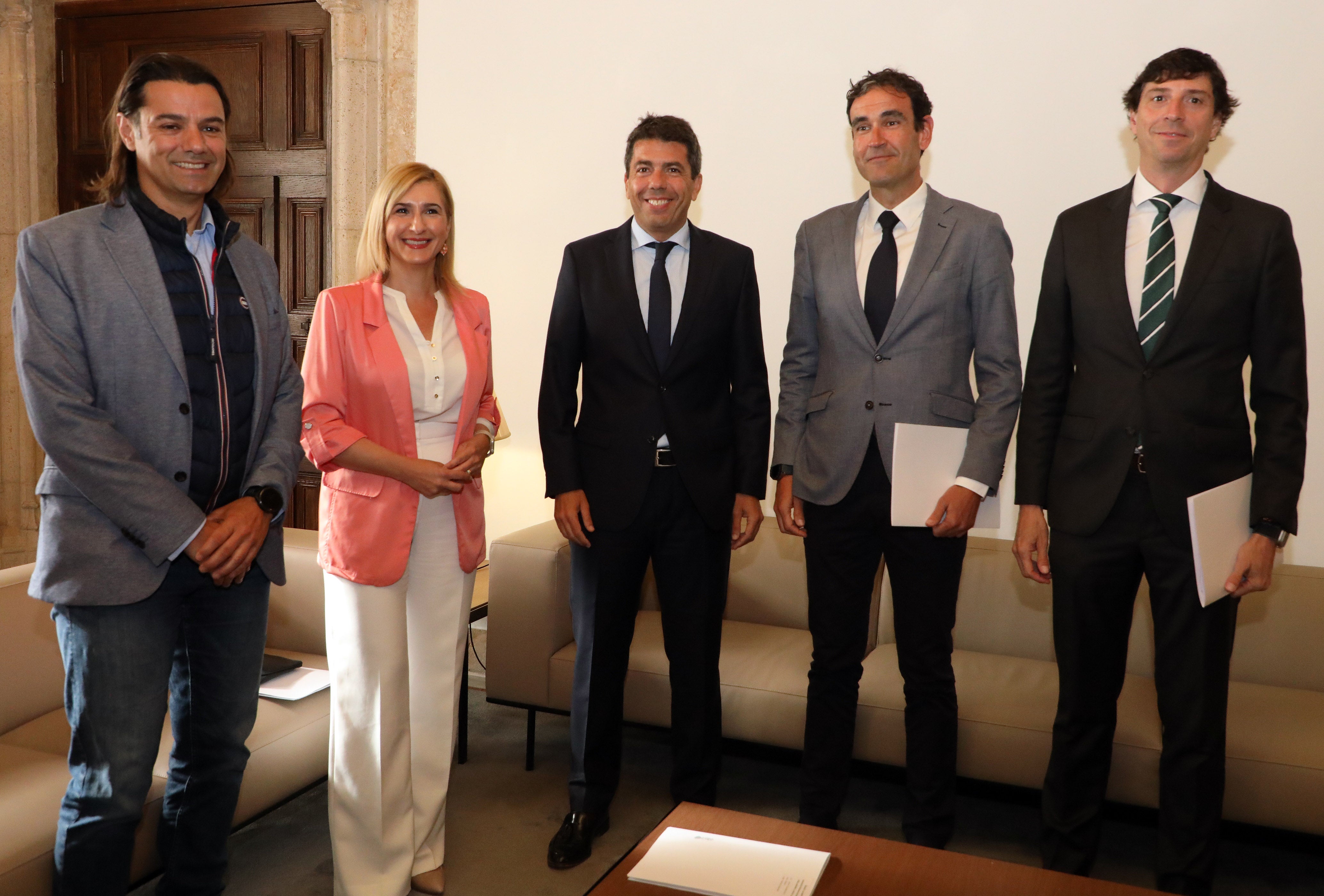 ANFFECC traslada las preocupaciones del sector de fritas y esmaltes a Mazón ANFFECC traslada las preocupaciones del sector de fritas y esmaltes a Mazón