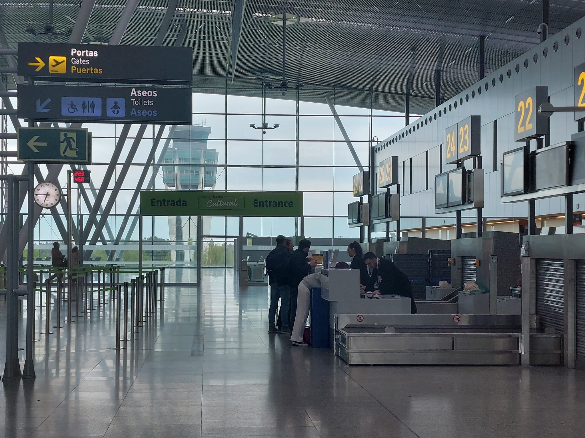 La alcaldesa de Santiago insiste en el plan estratégico para coordinar aeropuertos y pedirá implicación a Rueda La alcaldesa de Santiago insiste en el plan estratégico para coordinar aeropuertos y pedirá implicación a Rueda