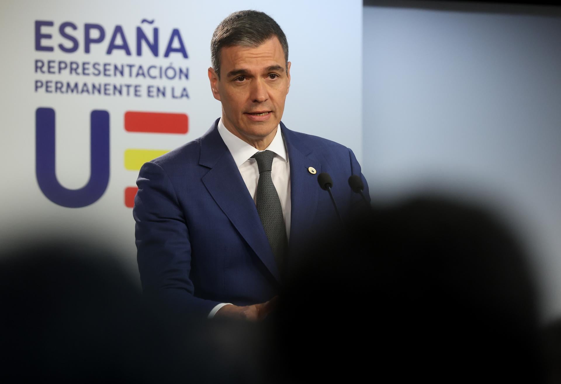 Bruselas advierte a España de que la reforma de las pensiones supondrá un ajuste de casi 12.000 millones Bruselas advierte a España de que la reforma de las pensiones supondrá un ajuste de casi 12.000 millones