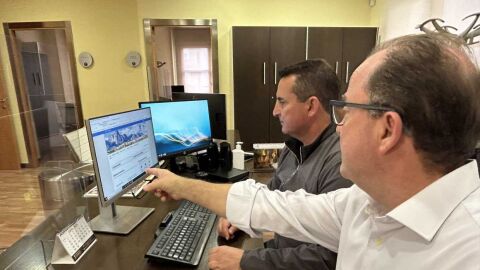 Bernab&eacute; Cano probando la sede virtual de La Nuc&iacute;a