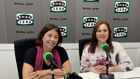 Llanos Arsenal y Cristina Arroyo, presidenta de AAPET, la Asociaci&oacute;n Alicantina de Periodistas y Escritores de Turismo.