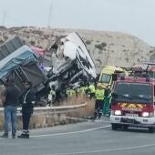 Dos fallecidos tras el choque de dos camiones 
