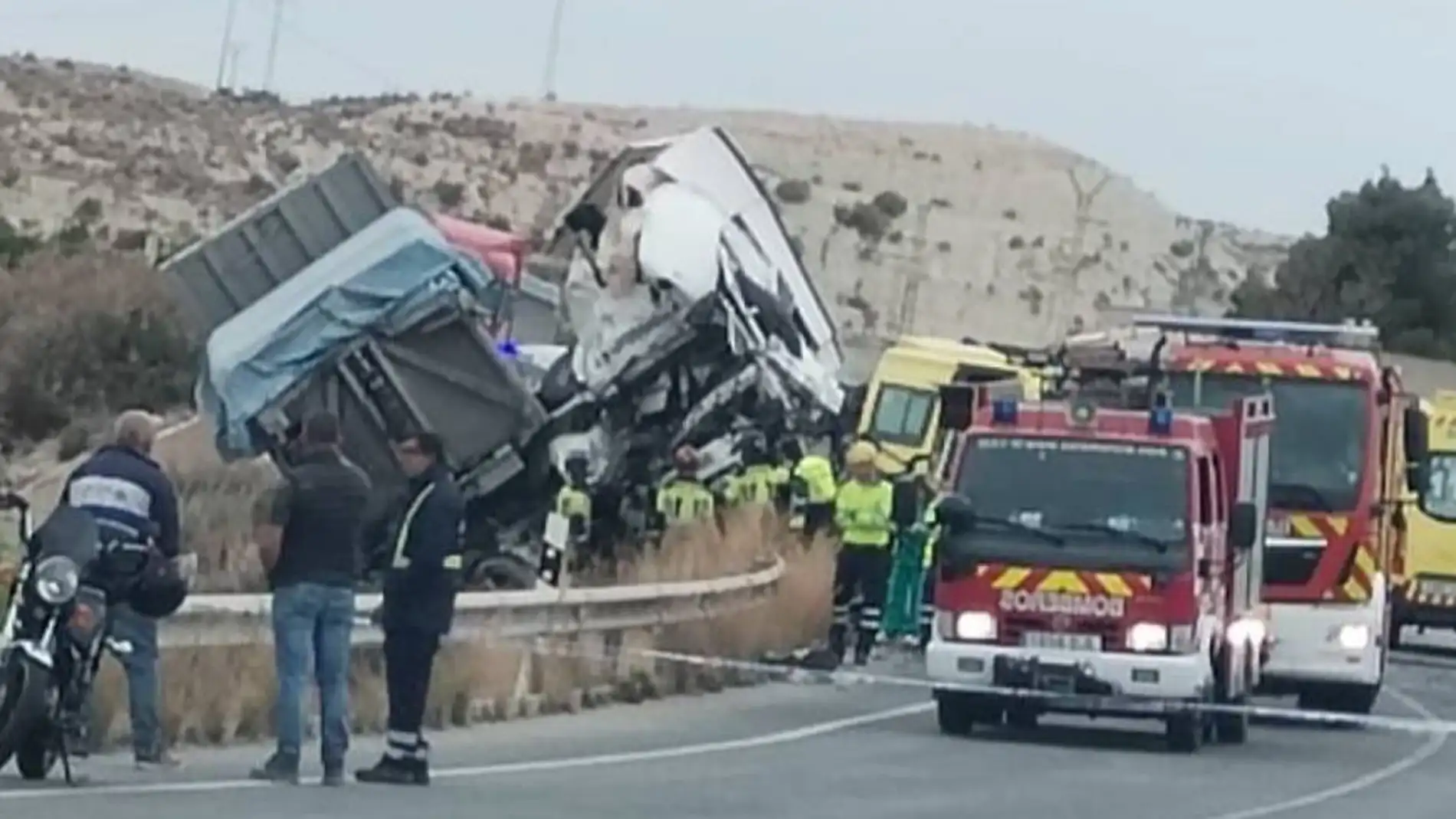 Dos fallecidos tras el choque de dos camiones 