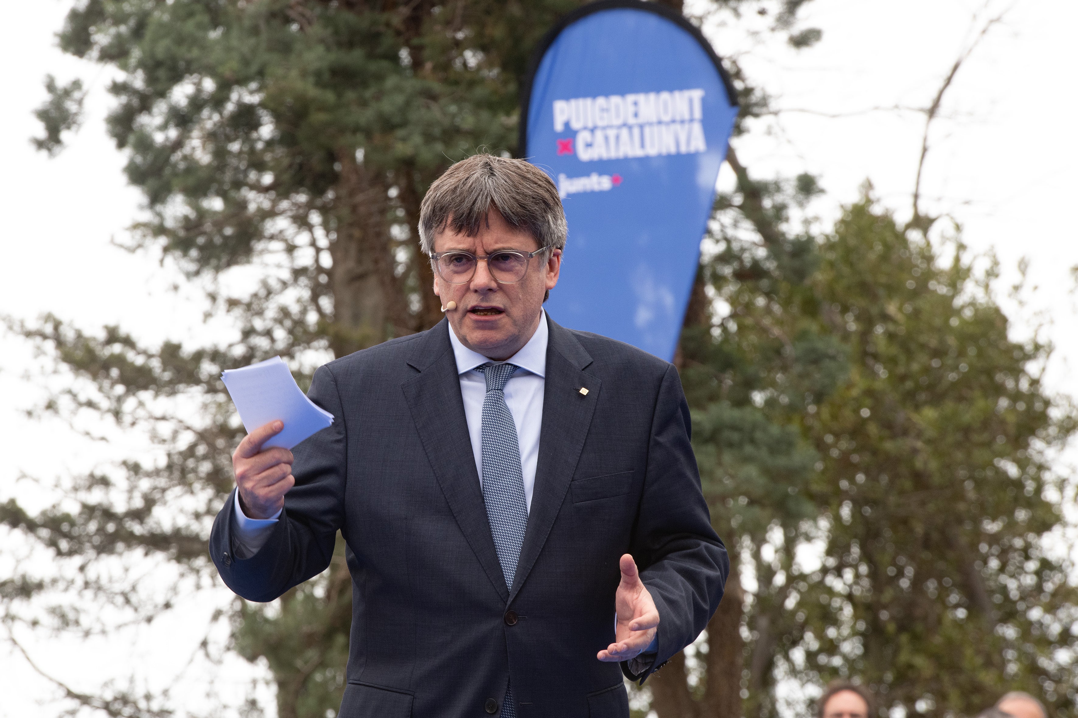 Puigdemont afirma "tener agarrado al Estado", y pide el voto para conseguir más cesiones del Gobierno de Sánchez Puigdemont afirma "tener agarrado al Estado", y pide el voto para conseguir más cesiones del Gobierno de Sánchez