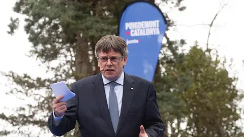 Puigdemont afirma "tener agarrado al Estado", y pide el voto para conseguir más cesiones del Gobierno de Sánchez Puigdemont afirma "tener agarrado al Estado", y pide el voto para conseguir más cesiones del Gobierno de Sánchez