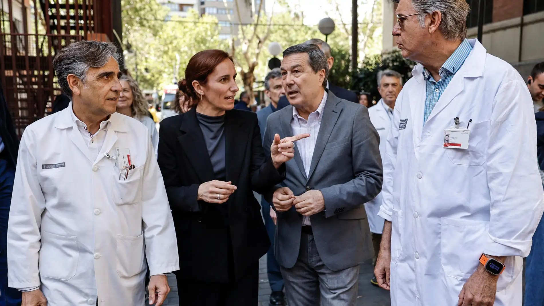 La ministra de Sanidad, Mónica García, y el conseller de Sanidad, Marciano Gómez, visitan el Hospital Clínic de València