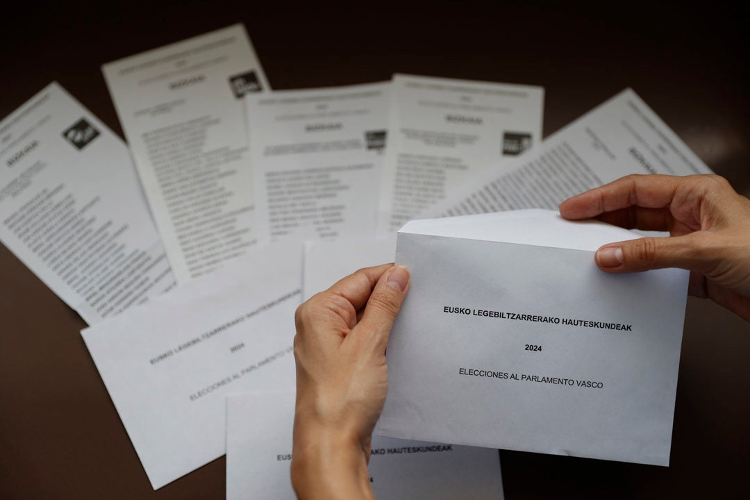 Casi 1,8 millones de vascos están llamados a votar con 1.200 agentes de seguridad Casi 1,8 millones de vascos están llamados a votar con 1.200 agentes de seguridad