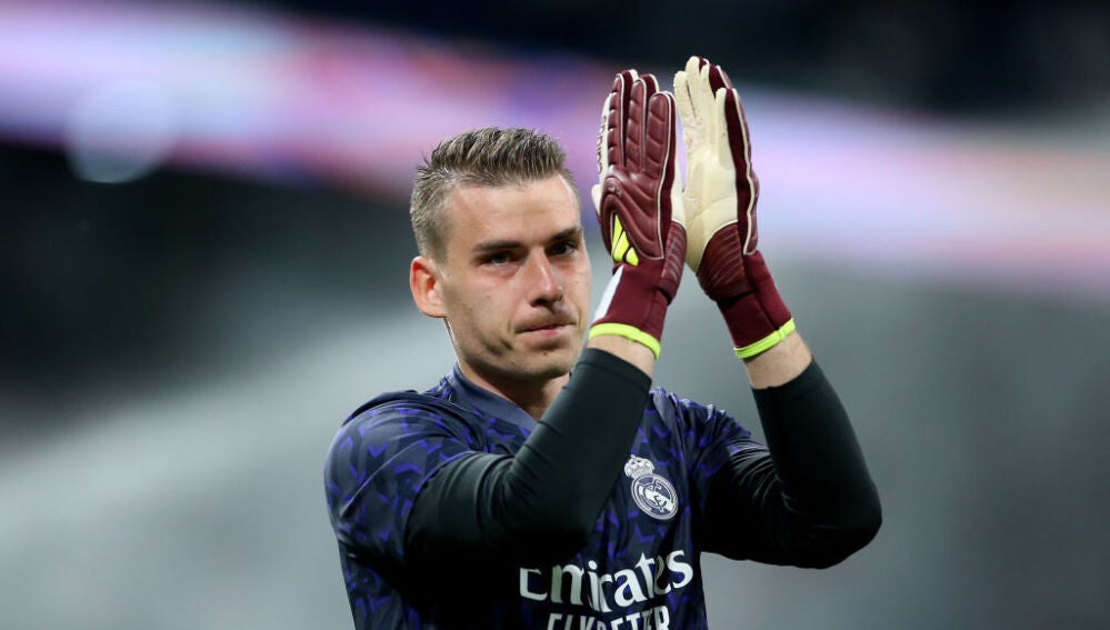 Lunin calienta antes del Clásico 