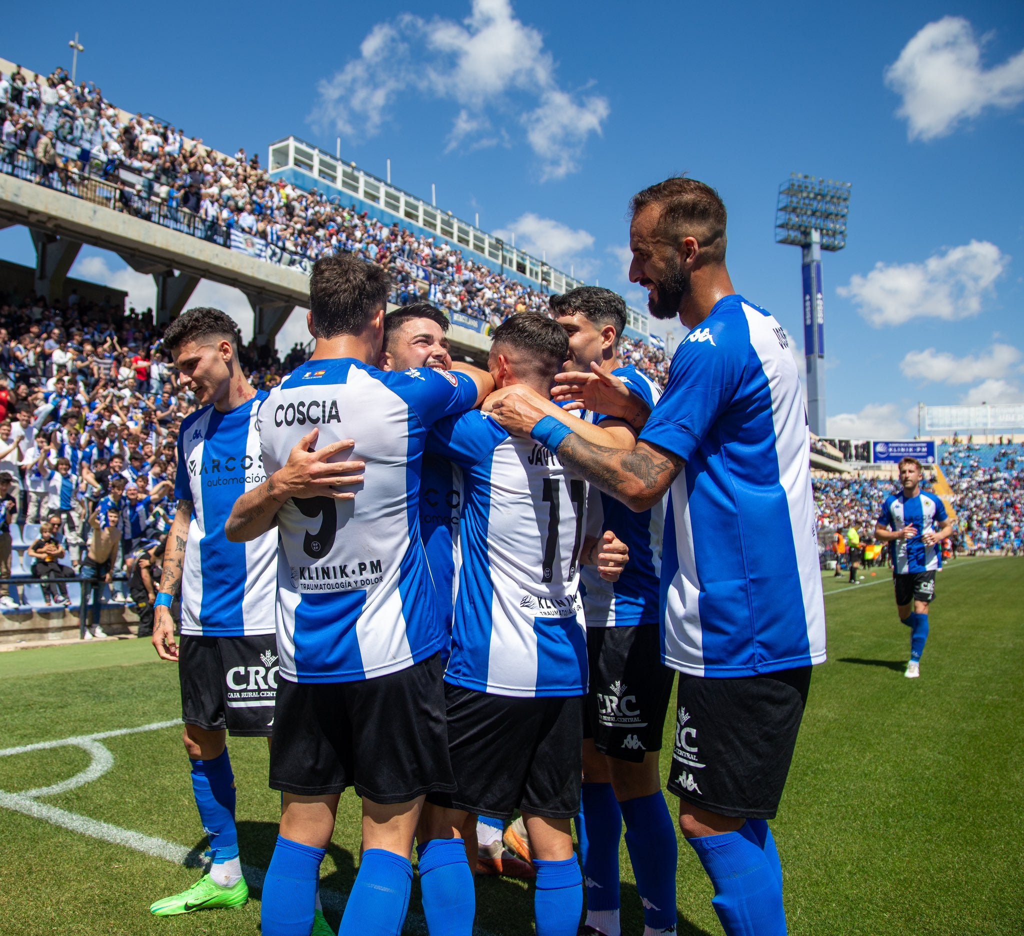 El Hércules se da un festín y se queda a dos pasos del ascenso El Hércules se da un festín y se queda a dos pasos del ascenso