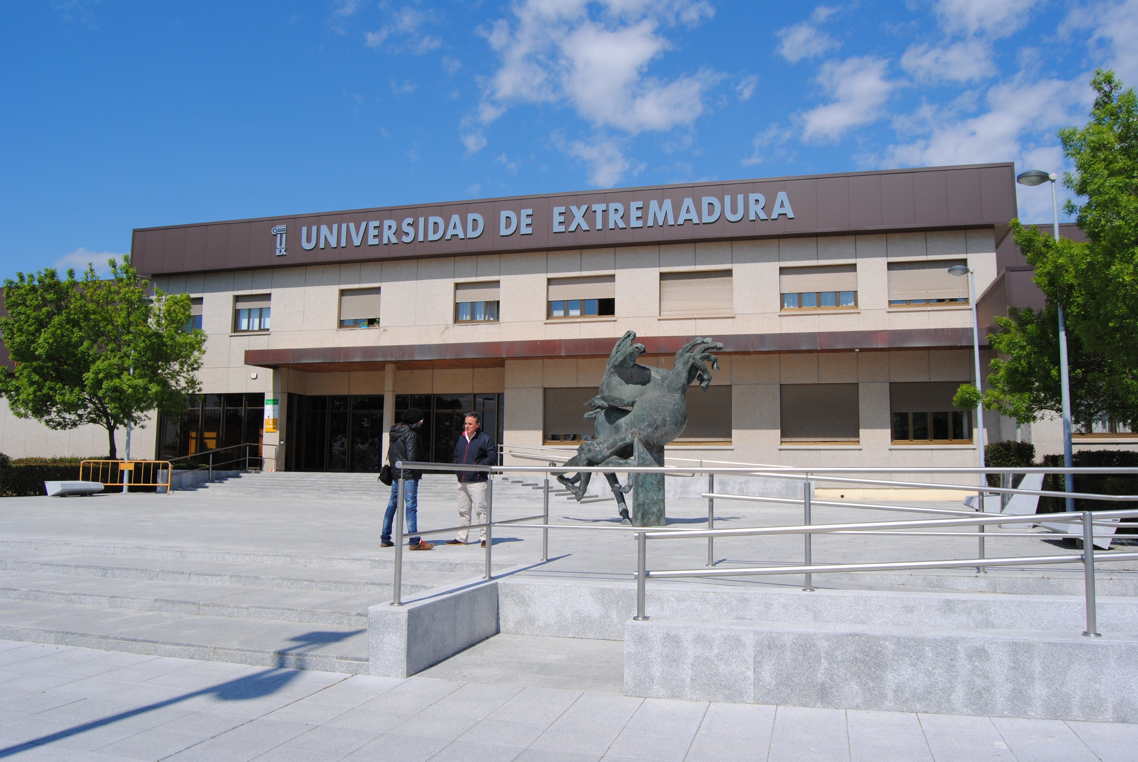 La Universidad de Extremadura celebra su medio siglo de vida con una jornada con música en español este jueves La Universidad de Extremadura celebra su medio siglo de vida con una jornada con música en español este jueves