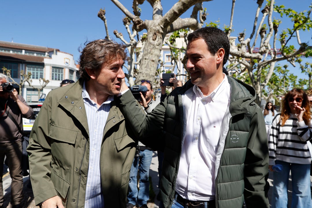Los candidatos de PNV, Imanol Pradales (d), y del PSOE, Eneko Andueza Los candidatos de PNV, Imanol Pradales (d), y del PSOE, Eneko Andueza