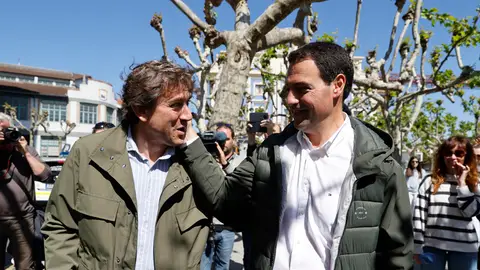 Los candidatos de PNV, Imanol Pradales (d), y del PSOE, Eneko Andueza Los candidatos de PNV, Imanol Pradales (d), y del PSOE, Eneko Andueza/ EFE/Luis Tejido