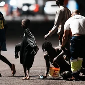 Imagen de archivo de menores migrantes no acompañados a su llegada a puerto en Canarias Imagen de archivo de menores migrantes no acompañados a su llegada a puerto en Canarias