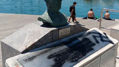 El busto del capitán del buque Stambrook en el Puerto de Alicante El busto del capitán del buque Stambrook en el Puerto de Alicante