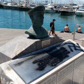 El busto del capitán del buque Stambrook en el Puerto de Alicante 