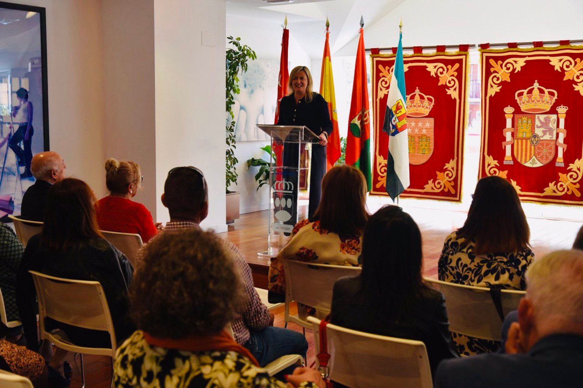 La Presidenta de la Asamblea destaca la aportación de los emigrantes extremeños al progreso y desarrollo de la región y el país La Presidenta de la Asamblea destaca la aportación de los emigrantes extremeños al progreso y desarrollo de la región y el país