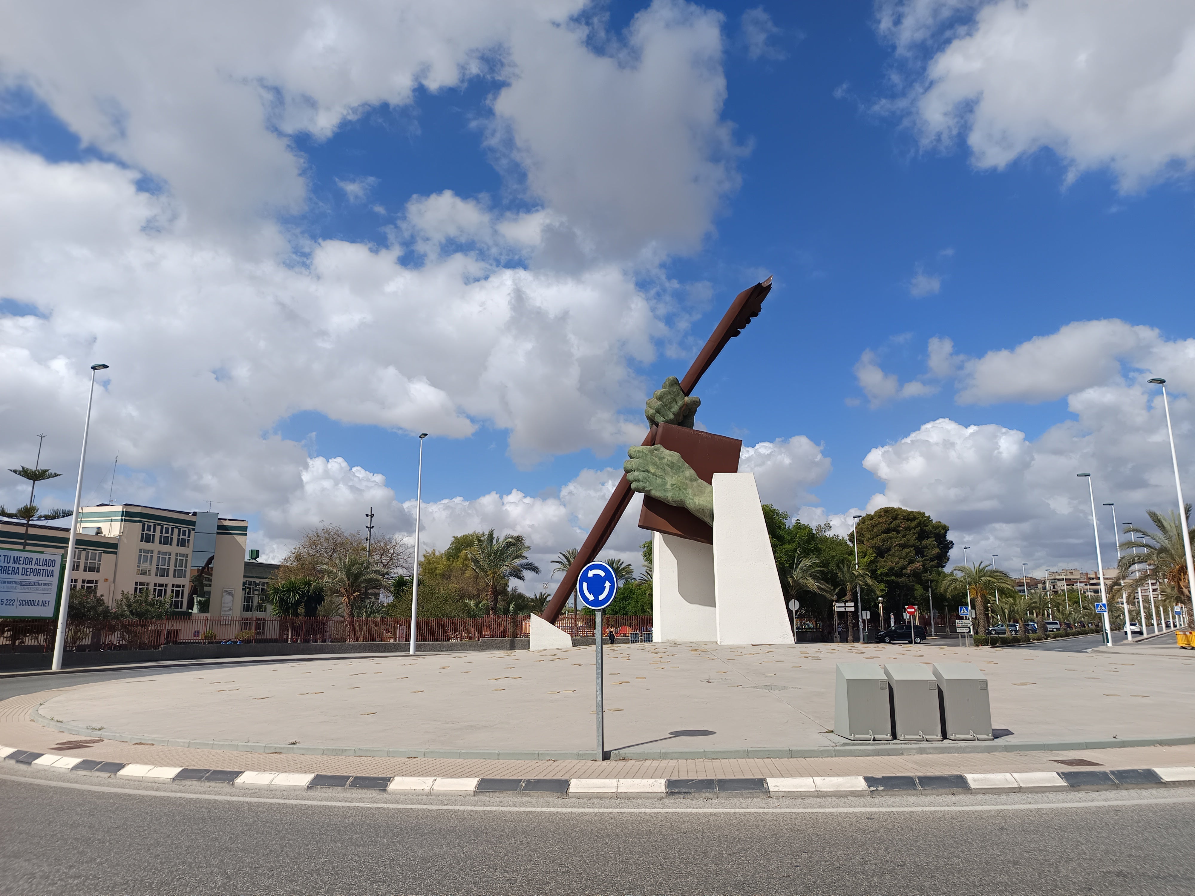 La semana comienza en Elche, Santa Pola y Crevillent con riesgo de lluvia, avanzará con sol y puede finalizar también con nubes La semana comienza en Elche, Santa Pola y Crevillent con riesgo de lluvia, avanzará con sol y puede finalizar también con nubes