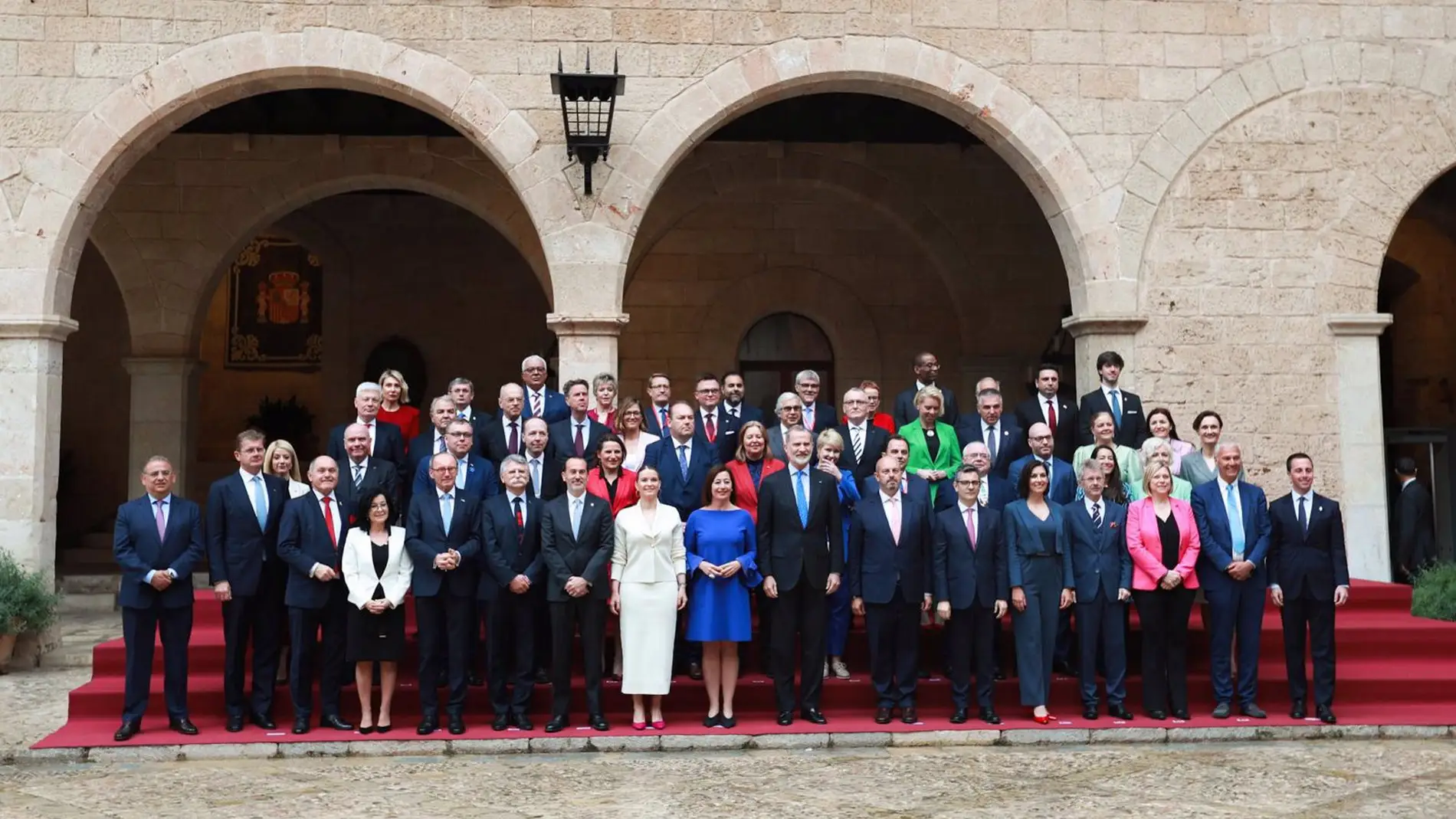 El Rey Felipe VI recibe a las autoridades en la Conferencia de Presidentes de Parlamentos de la UE en Palma