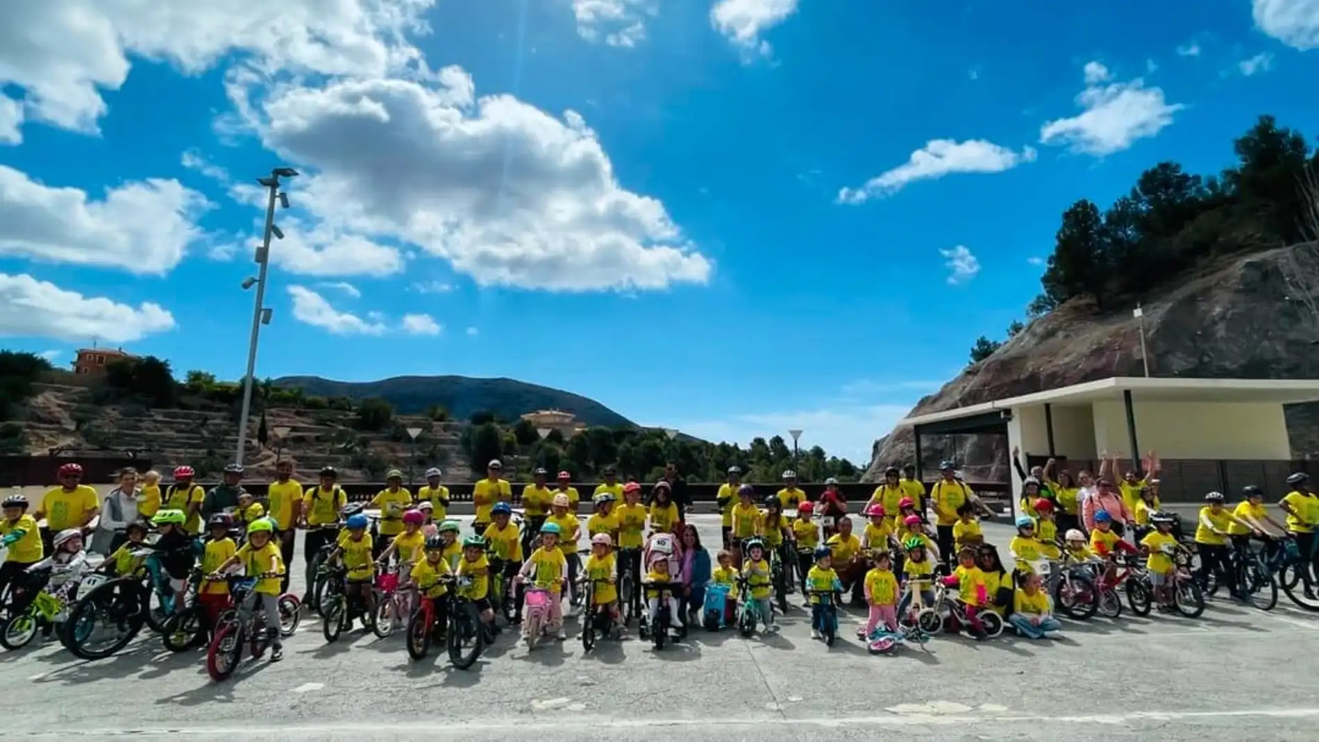 El 'Día de la Bici' de Finestrat reúne a un centenar de participantes