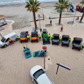 El Ayuntamiento de Santa Pola ha presentado la nueva maquinaria para la limpieza de sus playas, calas y espigones.