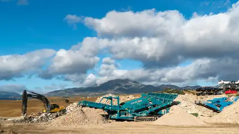 Imagen de archivo de un vertedero de escombros. onda cero