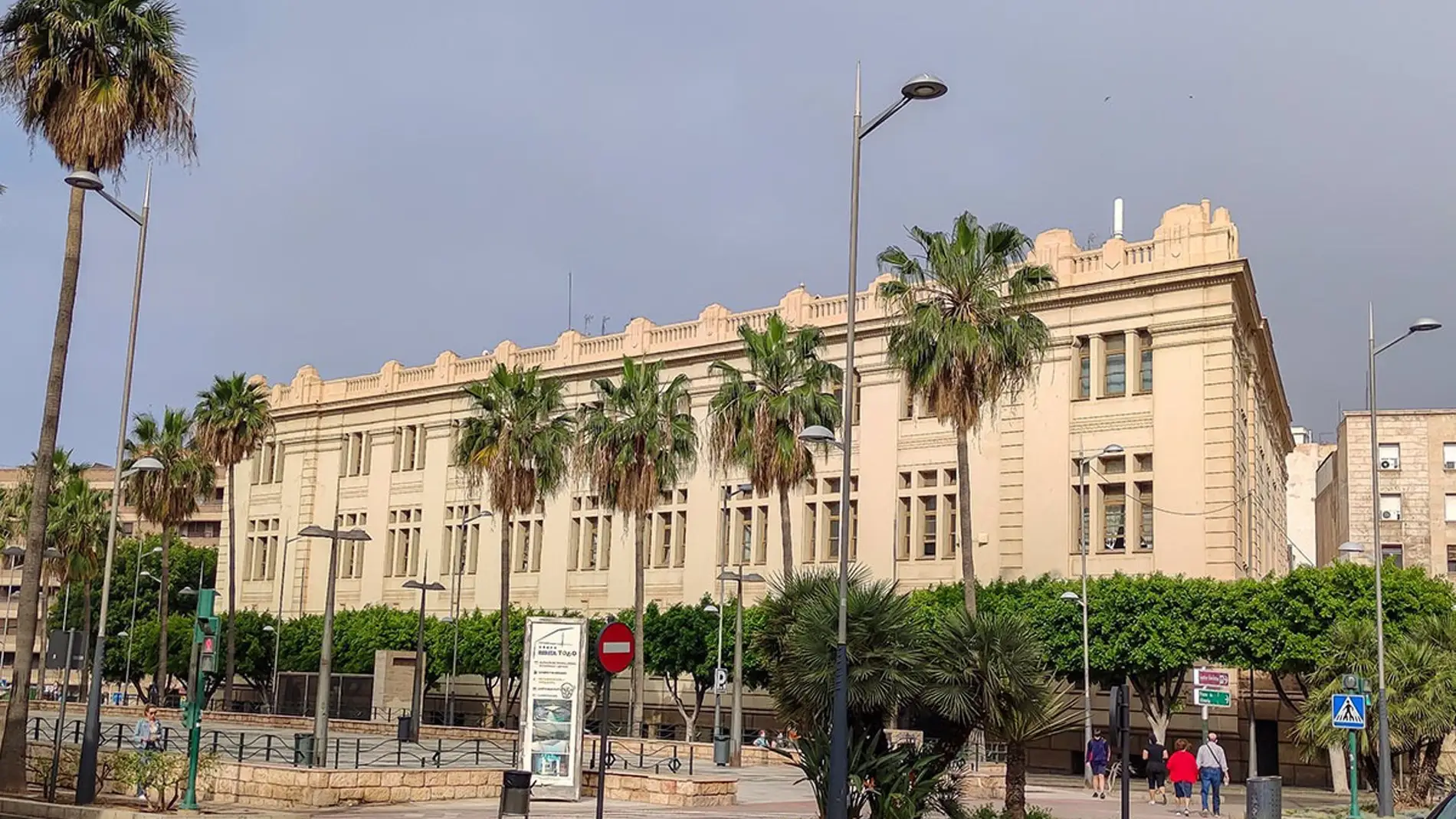 Orden de alejamiento para el menor acusado de agredir a un compañero en el IES Celia Viñas de Almería
