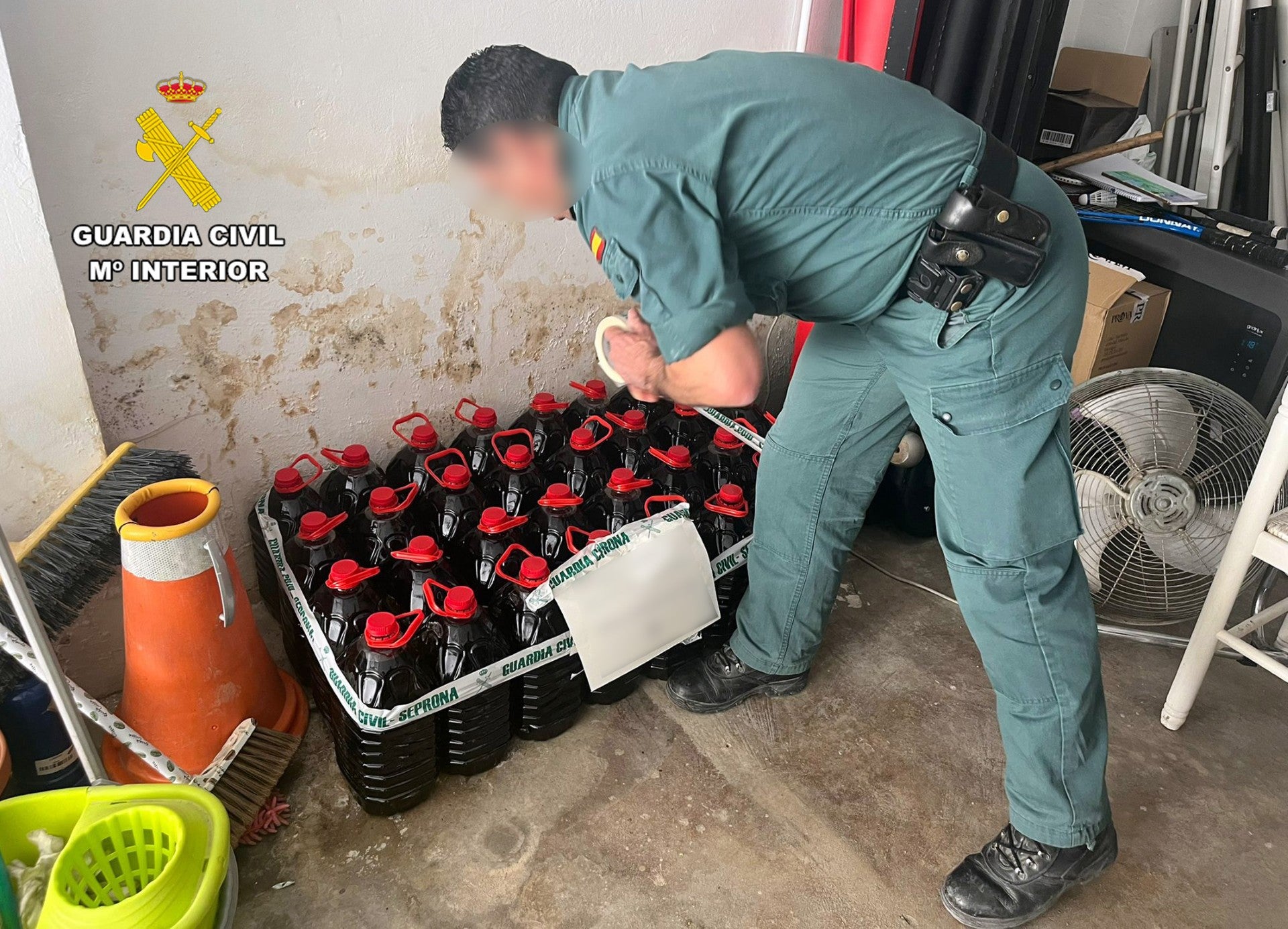 El Seprona inmoviliza 400 litros de aceite por fraude alimentario El Seprona inmoviliza 400 litros de aceite por fraude alimentario