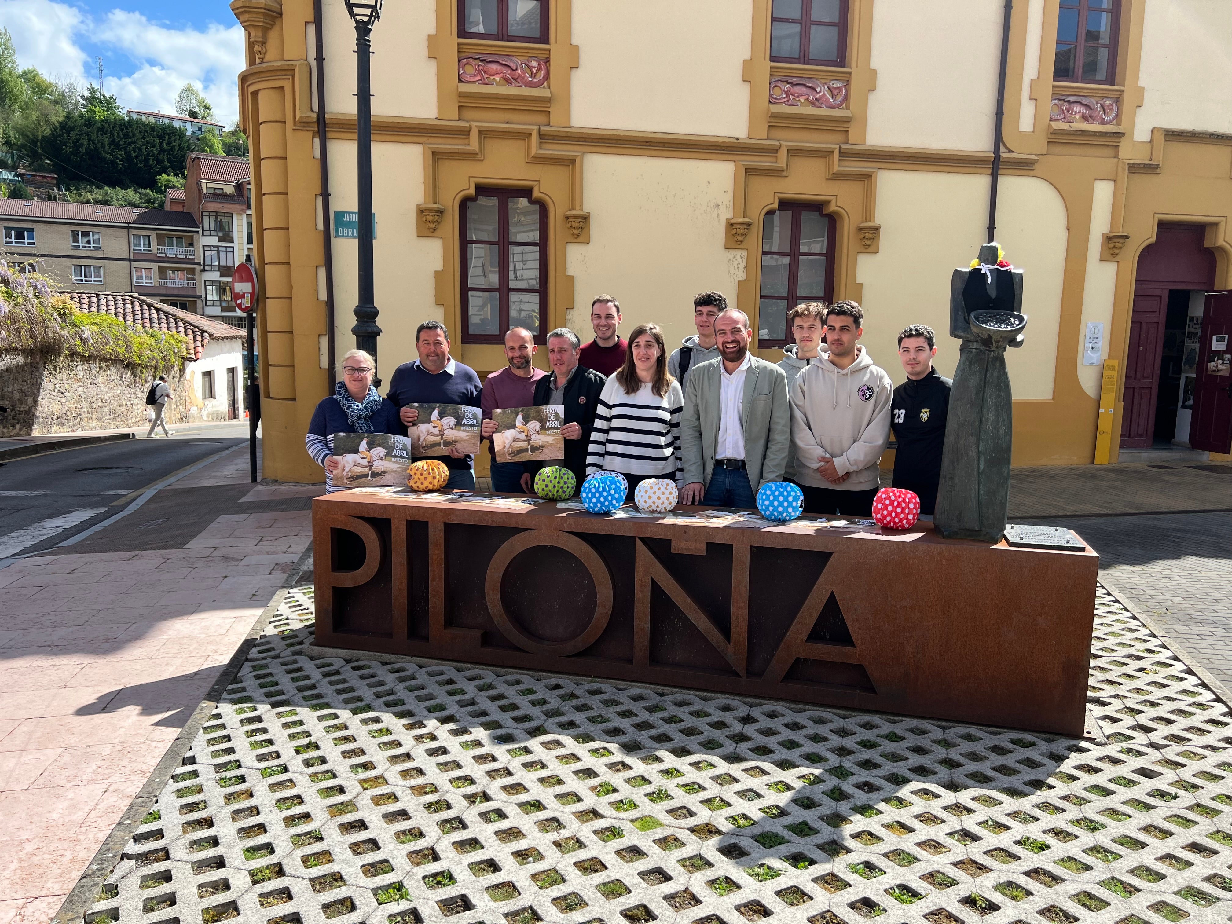 "Tuvimos que ampliar el número de boxes para caballos en la Feria de Abril, debido a la alta demanda" "Tuvimos que ampliar el número de boxes para caballos en la Feria de Abril, debido a la alta demanda"