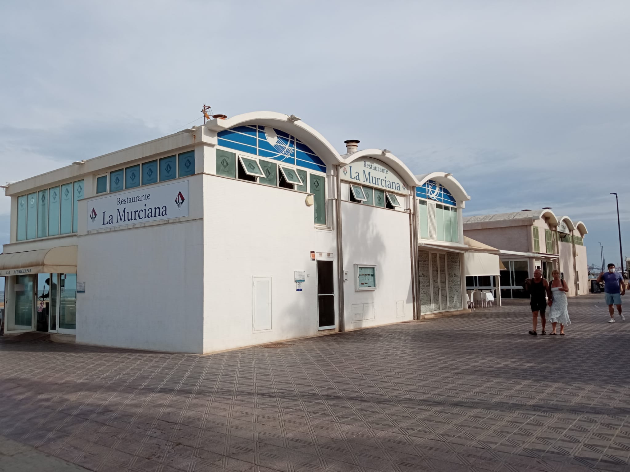 Vía libre a la reforma de los restaurantes del paseo marítimo de València Vía libre a la reforma de los restaurantes del paseo marítimo de València