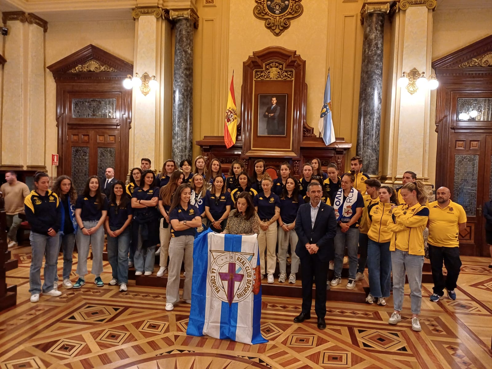 Las jugadoras del Deportivo ABANCA culminaron en María Pita un lunes lleno de reconocimientos Las jugadoras del Deportivo ABANCA culminaron en María Pita un lunes lleno de reconocimientos