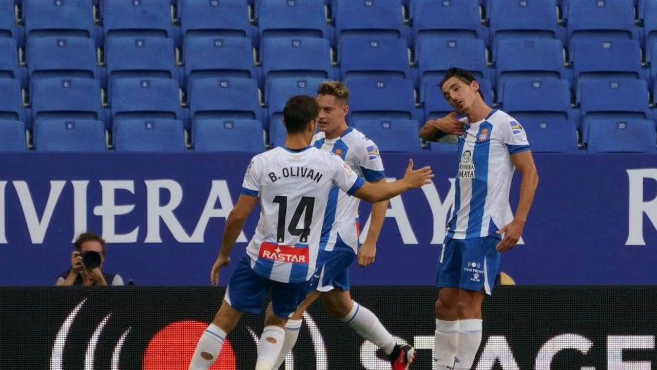 Pere Milla celebra su primer gol con el Espanyol en el día de su debut contra el Racing de Santander