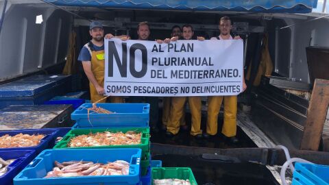 El senador, embarcado con pescadores de La Vila a mitad de mes para apoyar las demandas del sector El senador, embarcado con pescadores de La Vila a mitad de mes para apoyar las demandas del sector