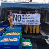 El senador, embarcado con pescadores de La Vila a mitad de mes para apoyar las demandas del sector 