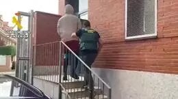 La Guardia Civil en Asturias desarticula una banda que defraudaba en la venta de vehículos La Guardia Civil en Asturias desarticula una banda que defraudaba en la venta de vehículos