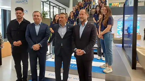 Kevin Cabado, Francisco Botas, Álvaro García y Juan Carlos Escotet Recepción en ABANCA a las jugadoras del Deportivo.
